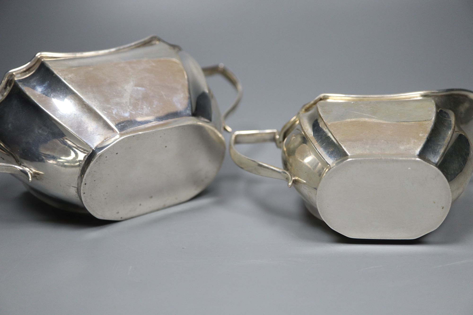 A George V matched silver three piece tea set, Sheffield, 1918,